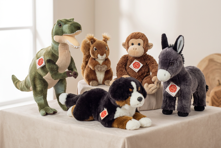 Gruppenmotiv Bestseller: Berner Sennenhund, T-Rex, Eichhörnchen, Esel und Äffchen im Studio
